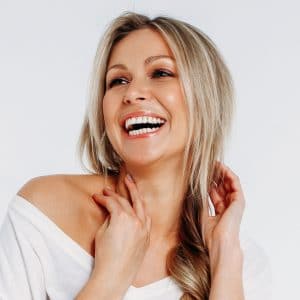 beauty-portrait-of-blonde-smiling-laughing-woman-3-2021999-08-29-01-24-16-utc